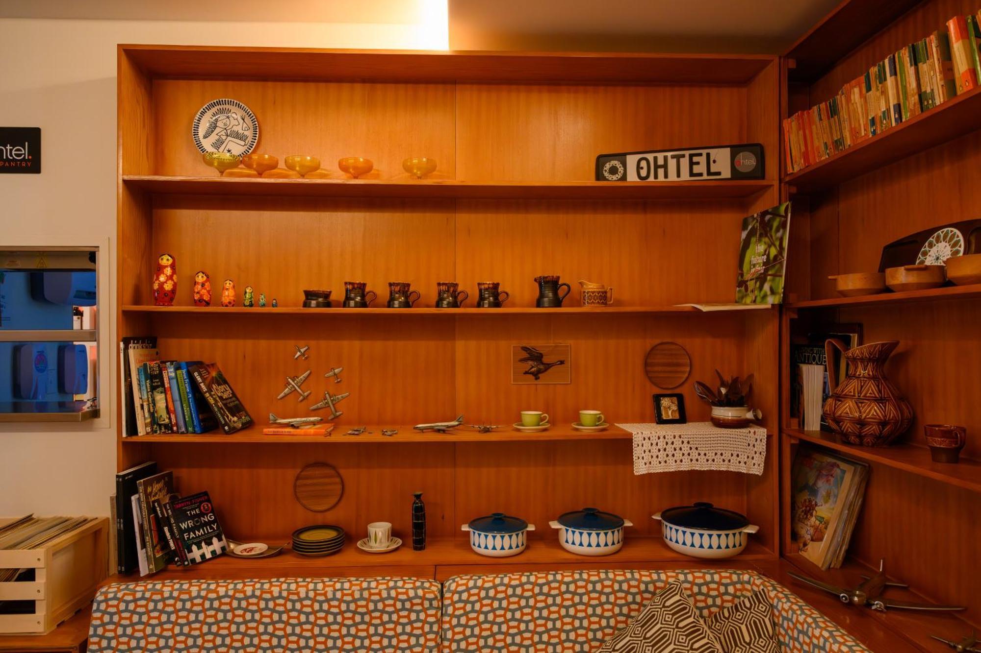 Ohtel Auckland Hotel Bagian luar foto A typical 1970s kitchen