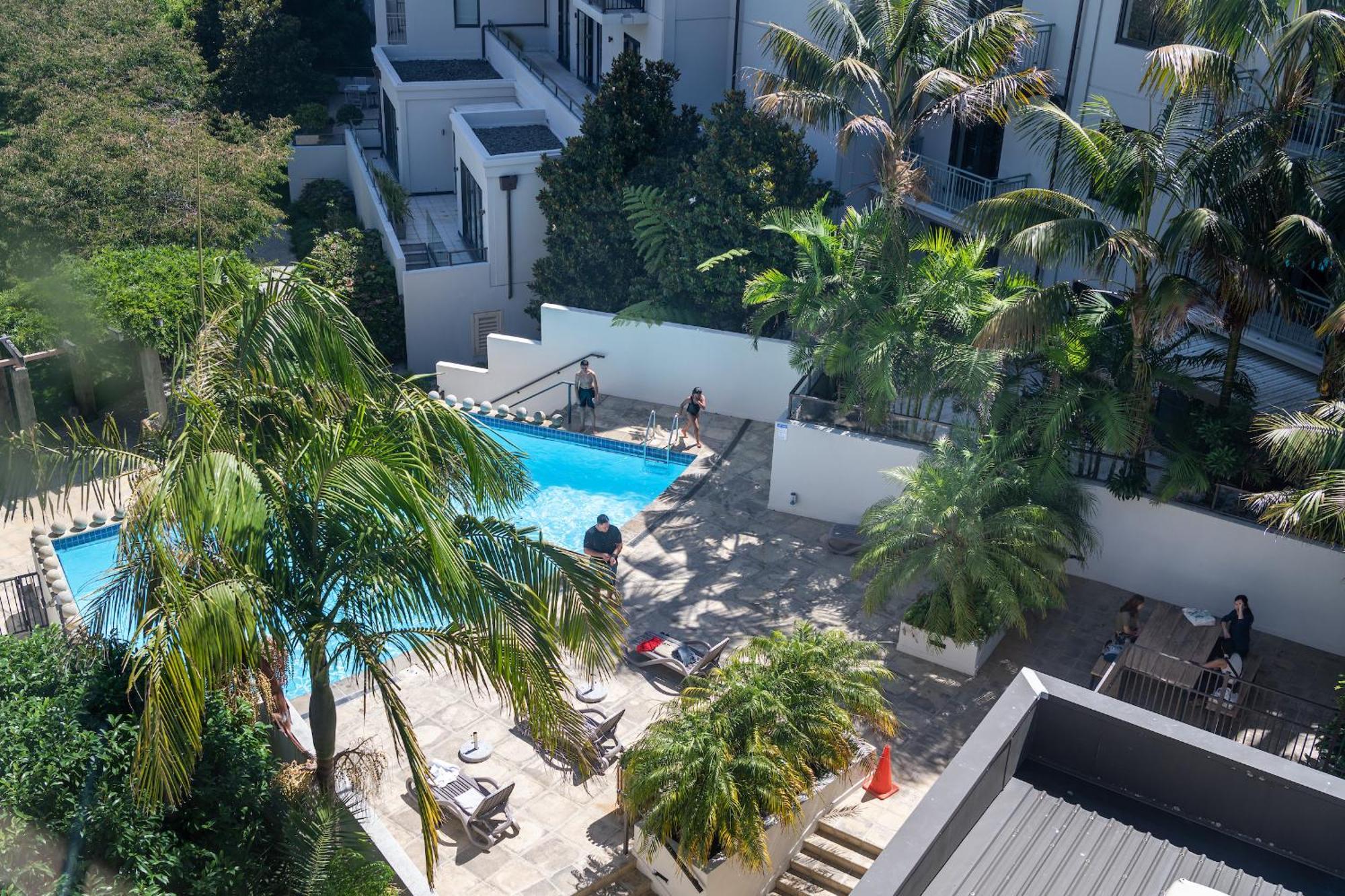 Ohtel Auckland Hotel Bagian luar foto The pool at the W Hotel